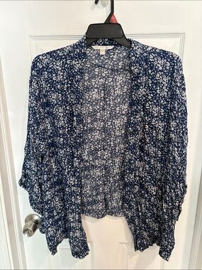 LC Lauren Conrad Navy and White Floral Open-Front Tunic Kimono